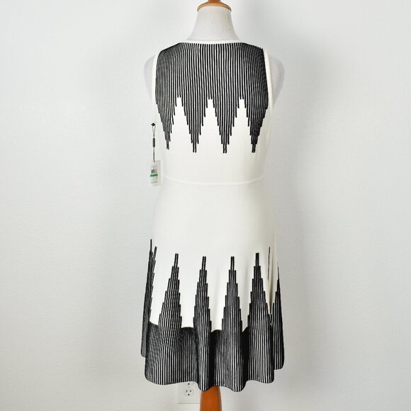 Calvin Klein Fit and Flare Knit Dress NEW - L - Picture 5 of 9